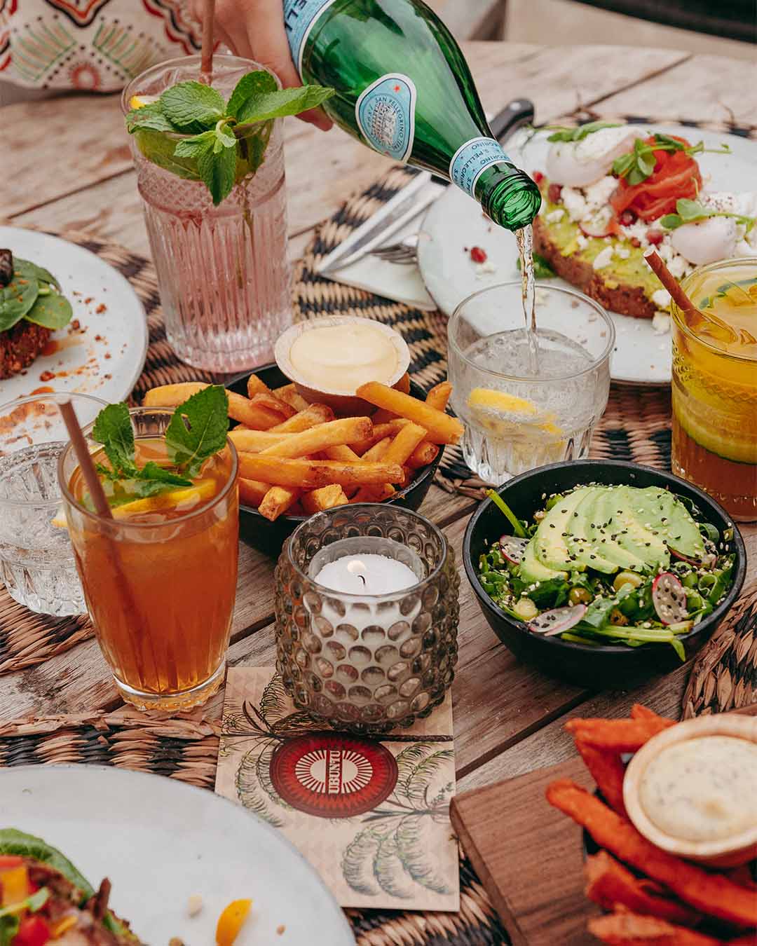 Lunchgerechten bij Ubuntu met homemade lemonades