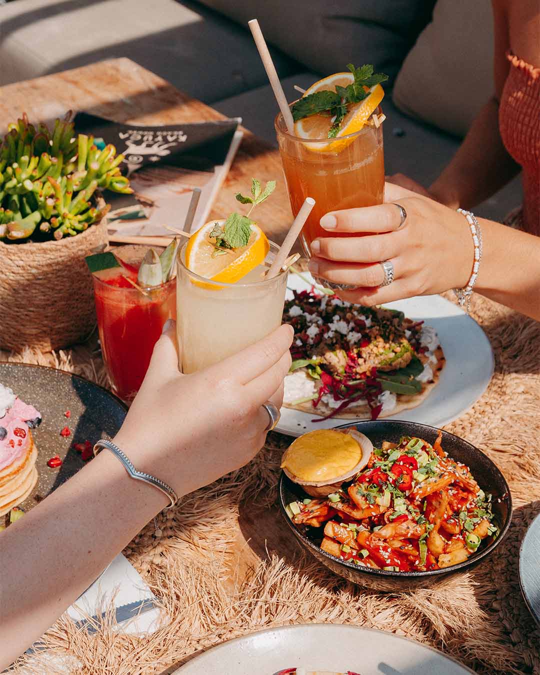 Proosten met homemade lemonades en lunch bij Kayuca